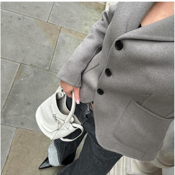 ZARA BLOGGER FAVORITE DOUBLE FACED FITTED BLAZER - Picture 1 of 9